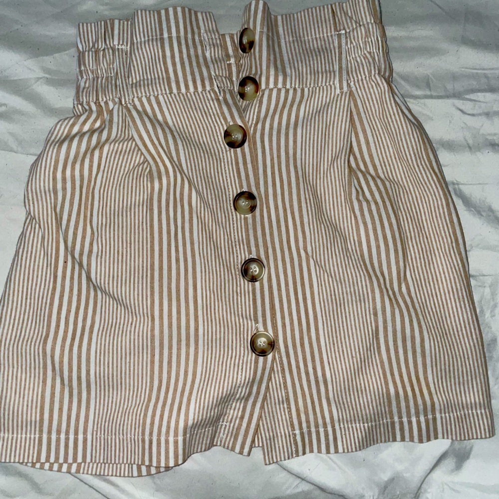 Beige & white skirt with buttons